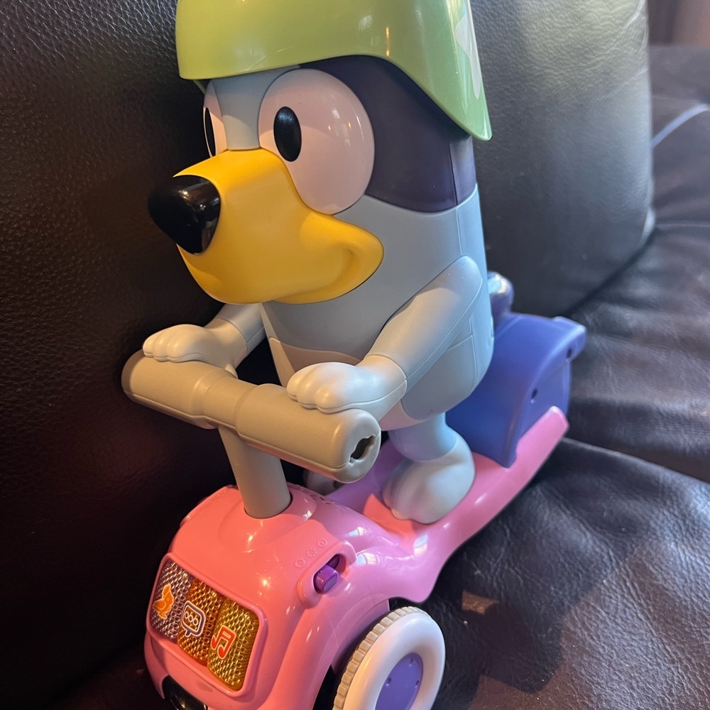 Bluey Scooter Toy - moves, lights and sound
